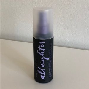 Urban Decay Allnighter setting spray